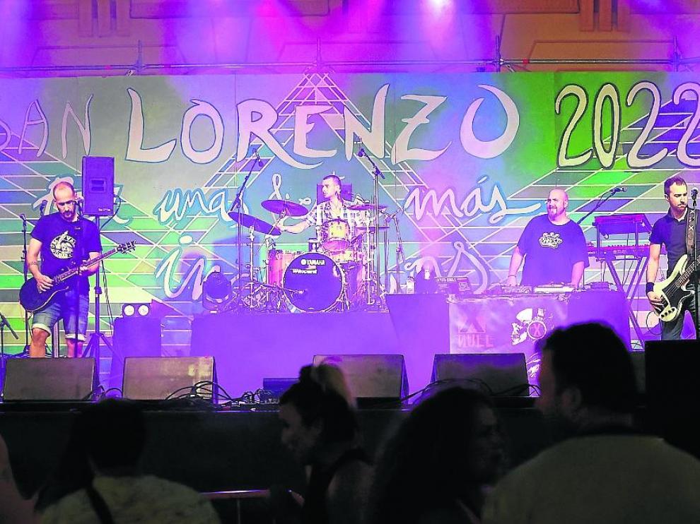 Los cinco grupos finalistas actuaron en la plaza Luis López Allué.