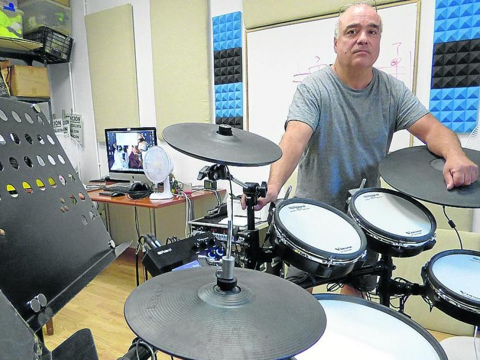 José Antonio Querol en el aula de batería Pirinarium