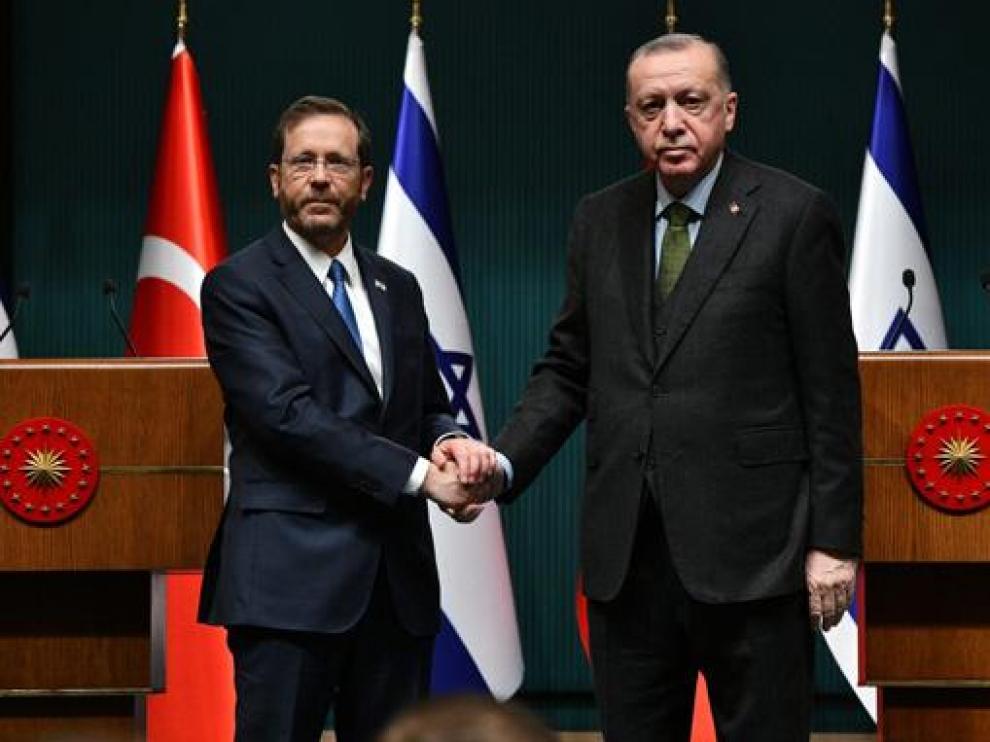 Herzog y Erdogan se estrecharon la mano durante un encuentro en marzo de este año en la capital turca, Ankara.