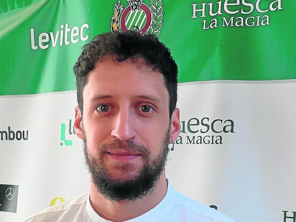 El nuevo entrenador del Peñas Huesca, Santi Cerdán, el día de su presentación.