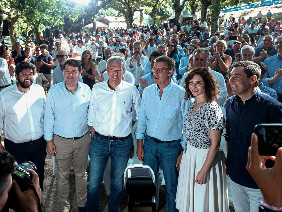Alberto Núñez Feijóo junto a los presidentes autonómicos de Andalucía, Madrid, Castilla y León y Murcia.
