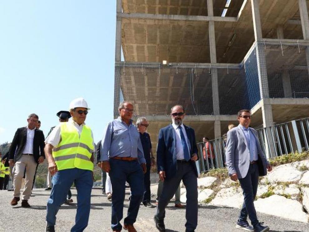 El presidente Lambán, acompañado por la consejera Broto, ha visitado las obras del centro de mayores.