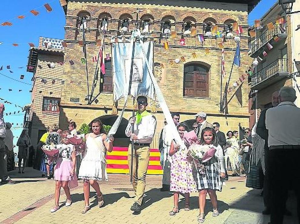 Ofrenda a la Virgen de la Bella en Castejón del Puente.