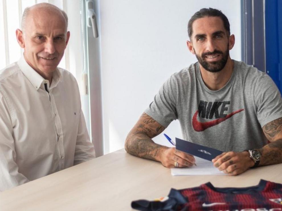 Ángel Martín González y Marc Mateu en la renovación del extremo valenciano.