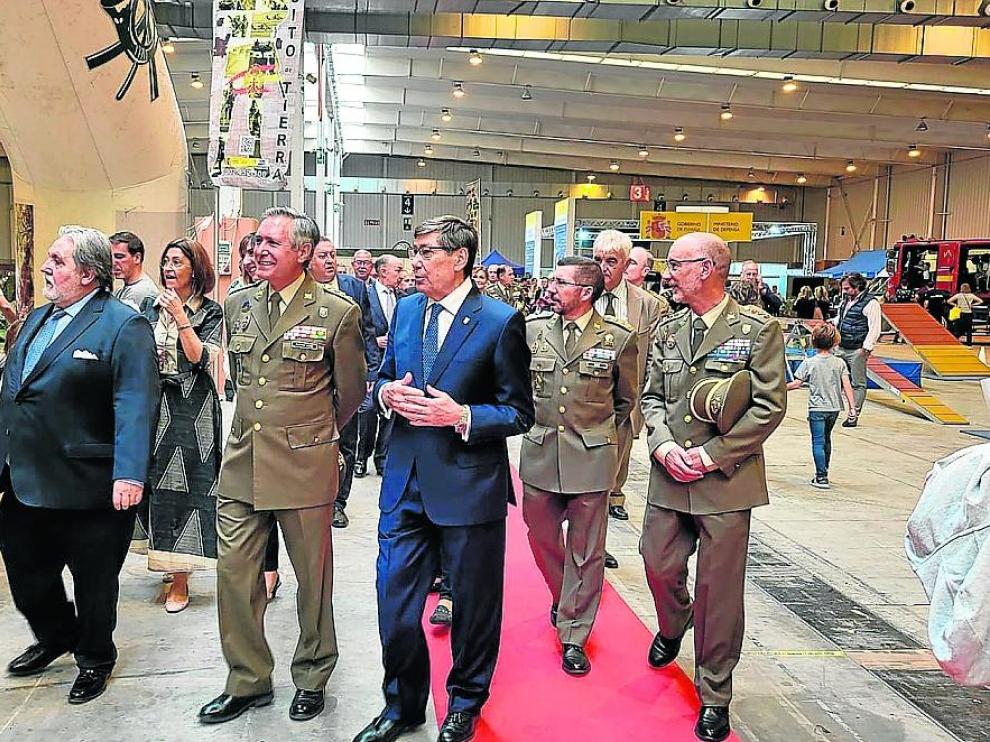 El vicepresidente de Aragón, Arturo Alia¡ga, durante su visita ayer a la Feria General de Zaragoza.