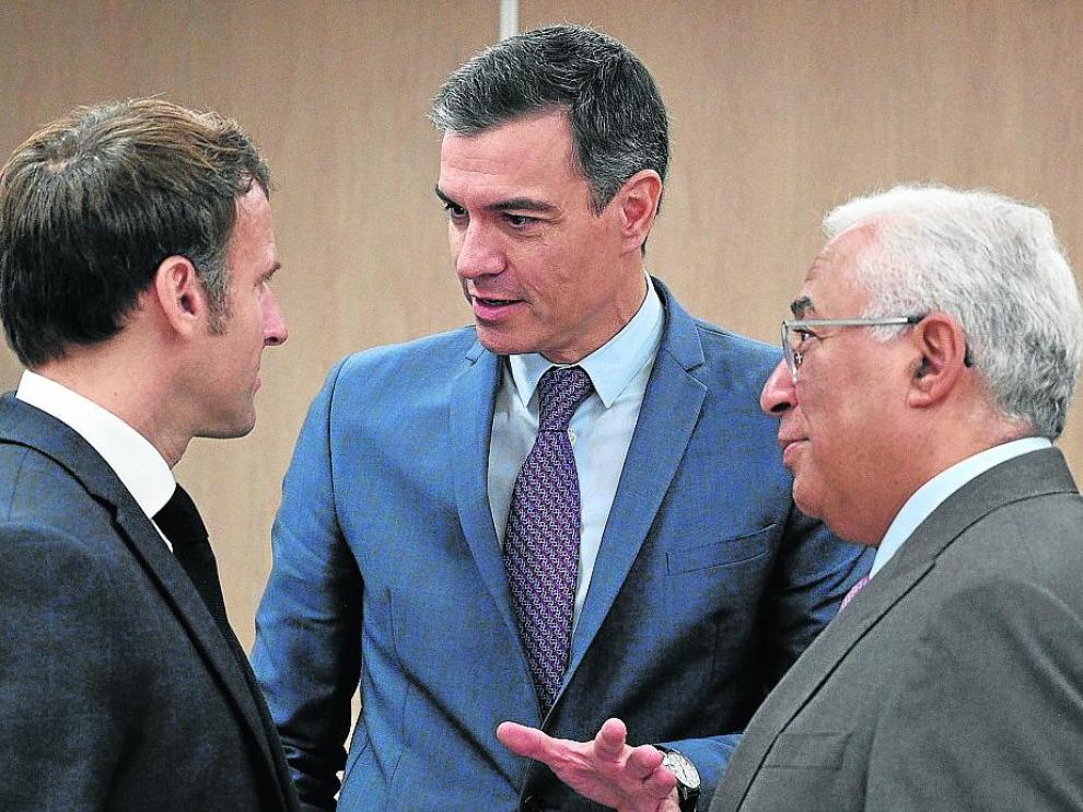 Macron, Sánchez y Costa ayer durante su encuentro en Bruselas.