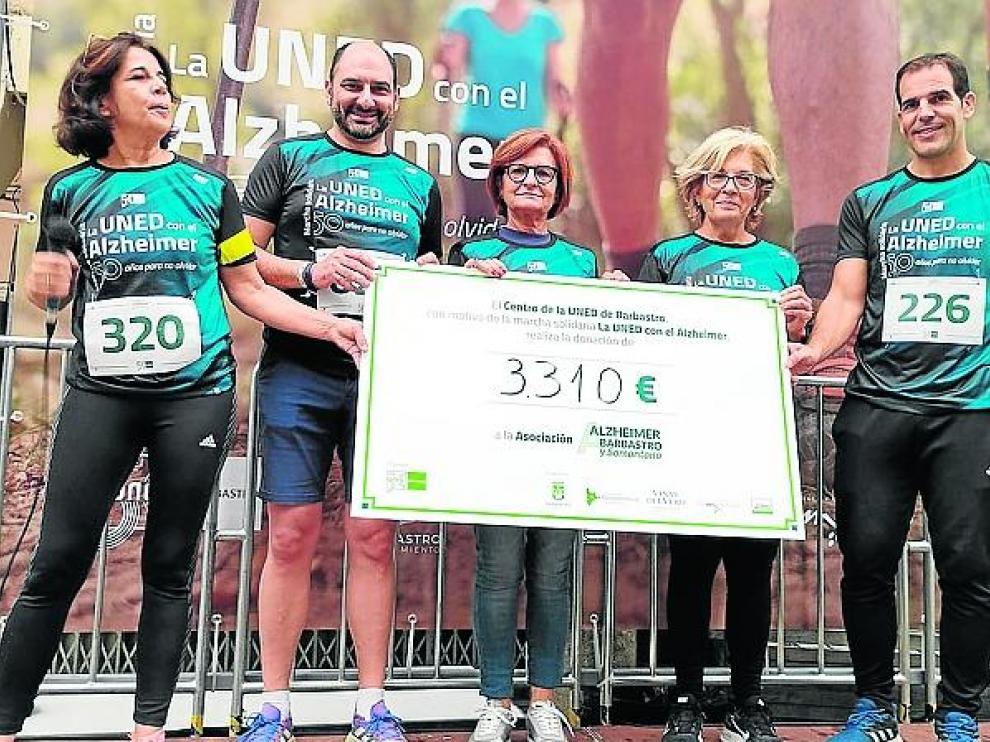 La carrera logró recaudar 3.310 euros en beneficio de la Asociación Alzheimer Barbastro.
