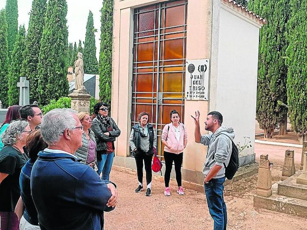 Luis Barreu es un gran conocedor del cementerio de Huesca.