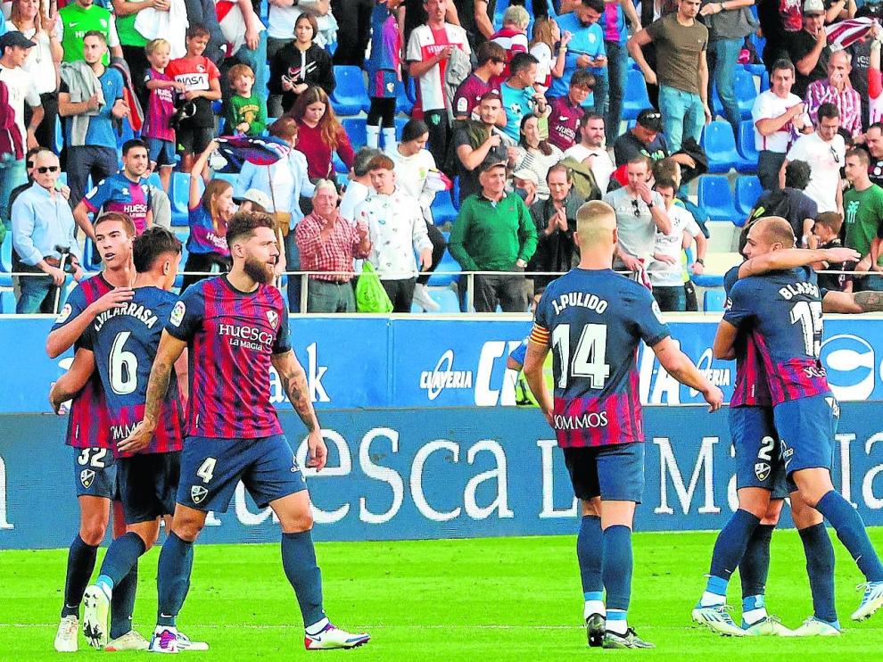 Los jugadores azulgranas celebran el último triunfo en casa ante Las Palmas.