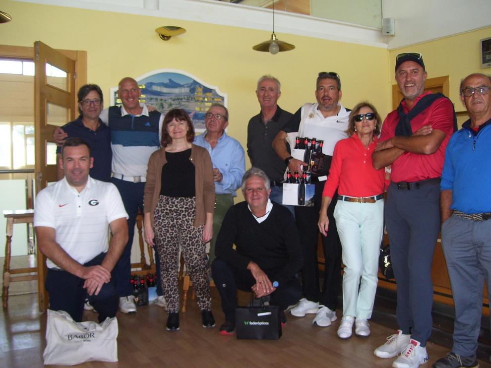Foto de familia de los ganadores del Torneo Social.