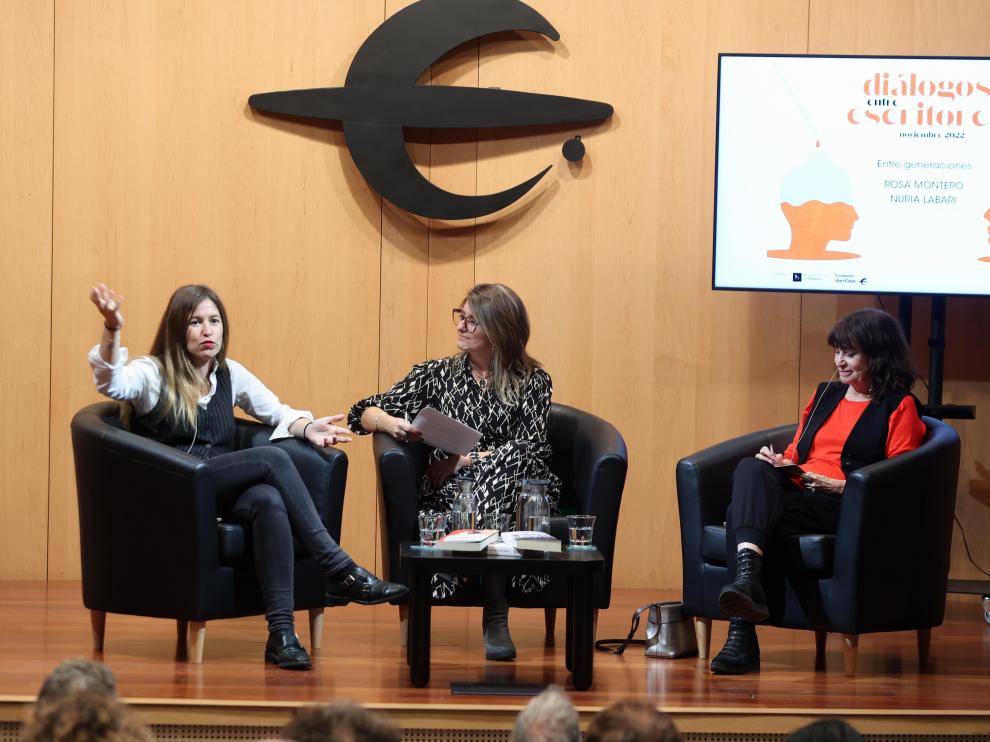 Nuria Labari, Esther P. Nogarol y Rosa Montero, en el debate.