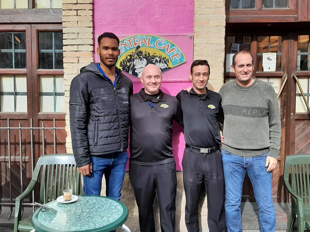 Cordiés y Nolasco, con los responsables del Central Café
