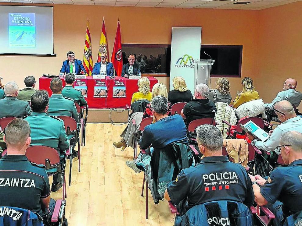 Asistentes a la séptima edición de las Jornadas de Derecho y Montaña celebradas en Jaca.