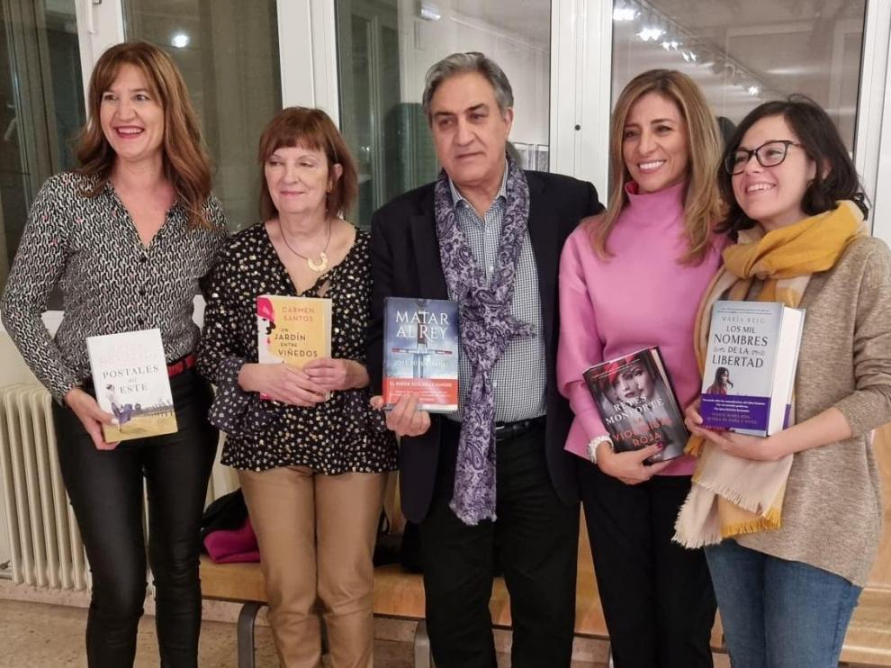 En la foto, Olga Asensio, Carmen Santos, José Luis Corral, Reyes Monforte y María Reig.