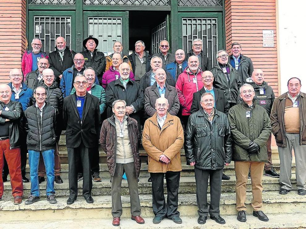 Grupo de alumnos del primer curso de Bachiller Elemental, en el antiguo Colegio Pedro I de Barbastro.