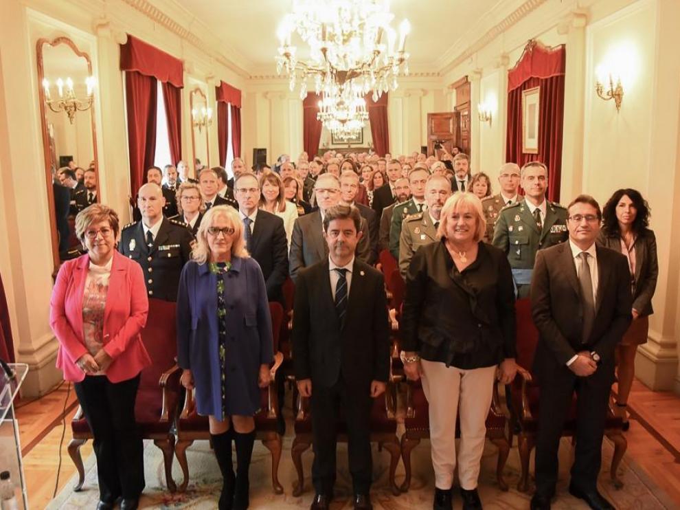Autoridades y representantes de la sociedad altoaragonesa han asistido al 44 aniversario de la Constitución.
