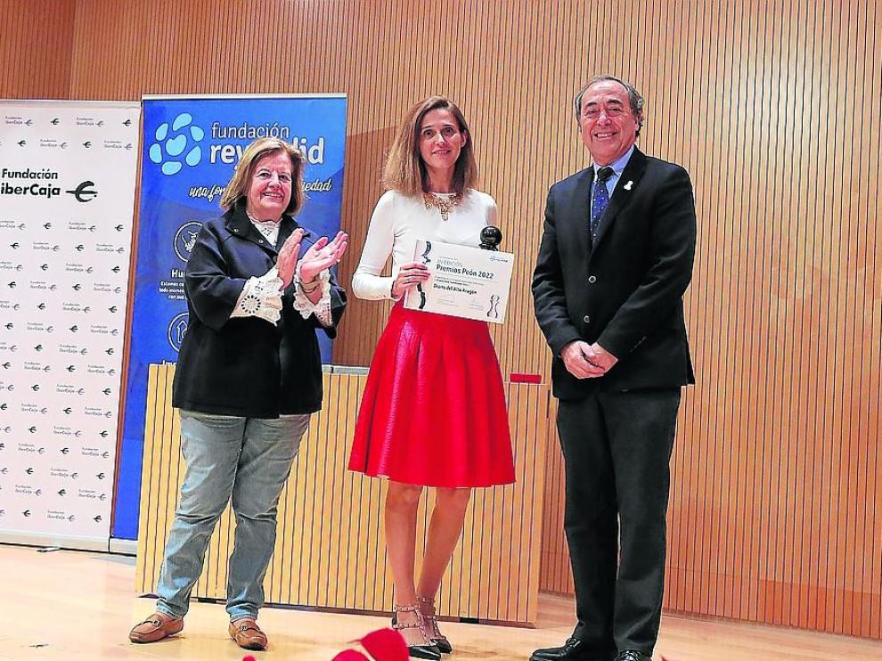 Elena Puértolas, directora de DIARIO DEL ALTOARAGÓN, recogió la distinción.