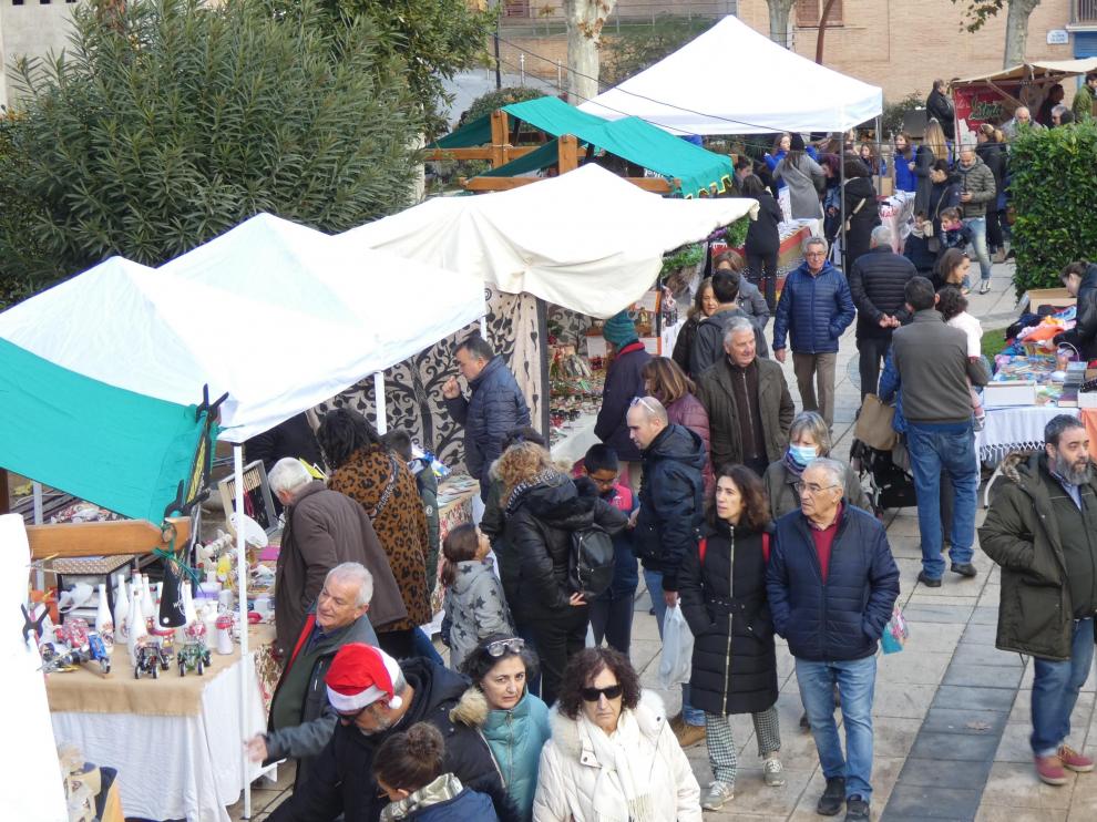 El Mercado de Navidad de Barbastro se instaló en la plaza de Aragón.