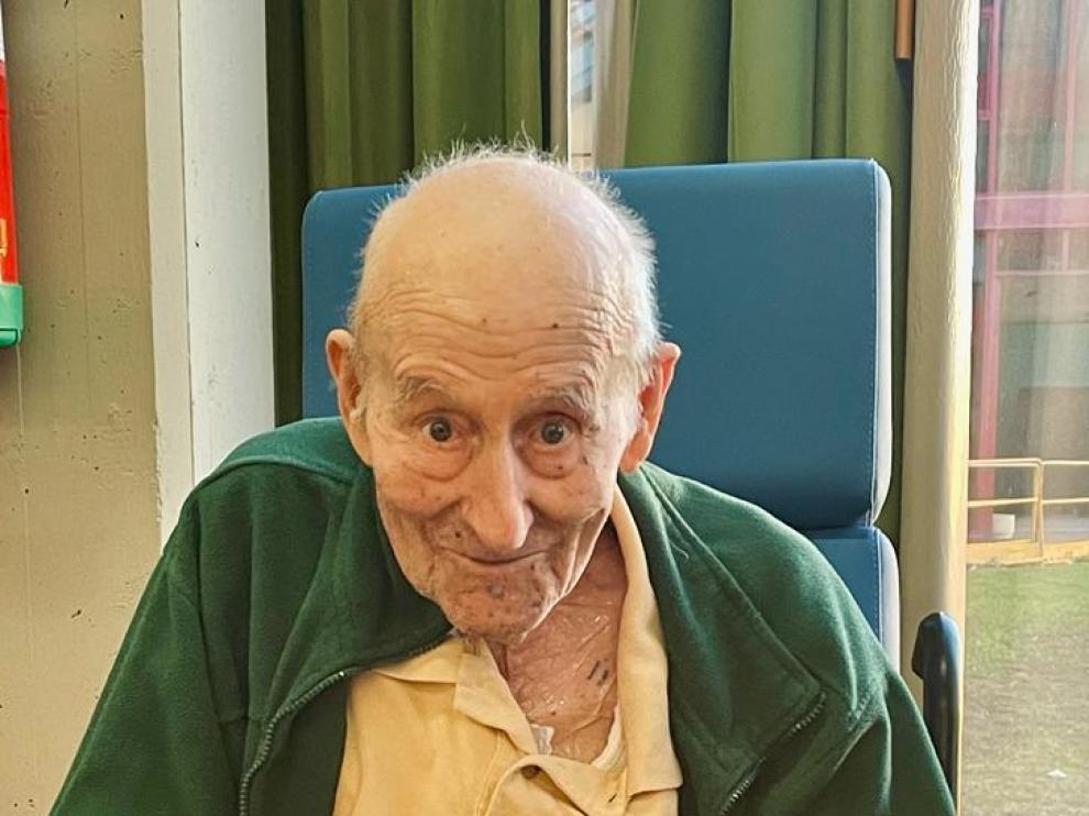 Tomás García celebró su 100 cumpleaños en la residencia Ciudad de Huesca en la que vive.