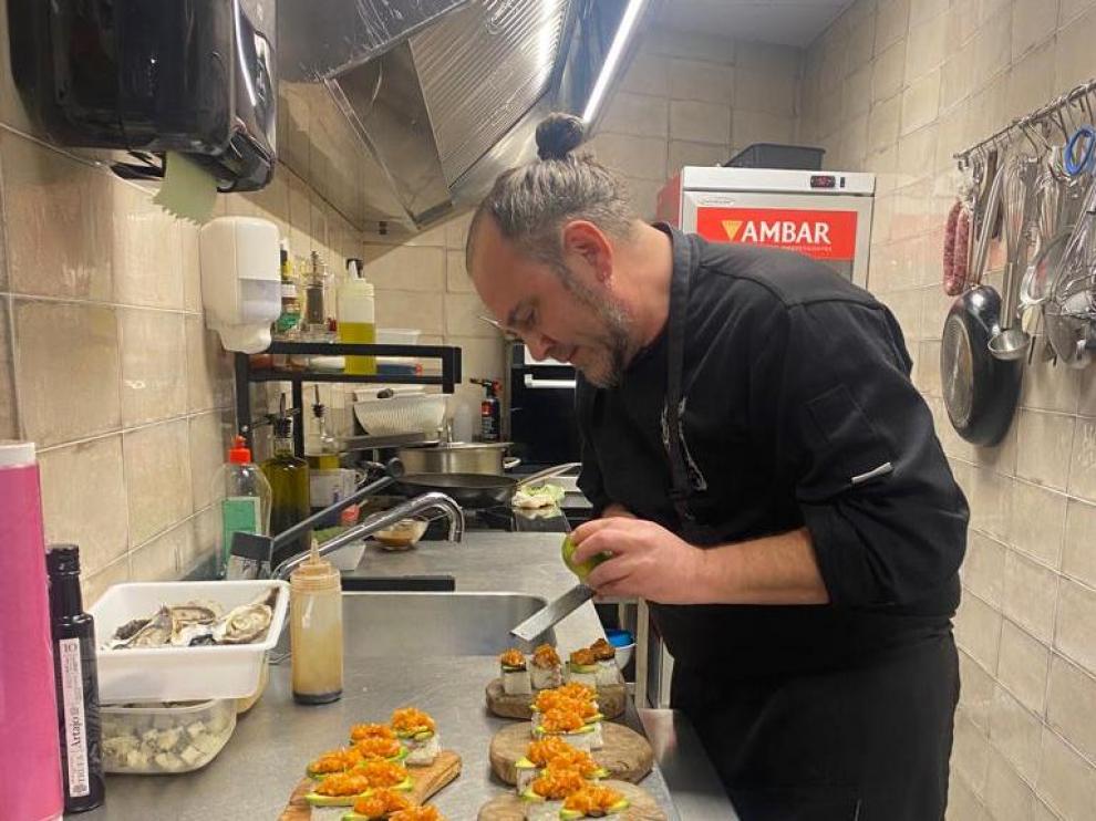 El chef Jorge Zanuy en el restaurante L`Usuella, en Barbastro.