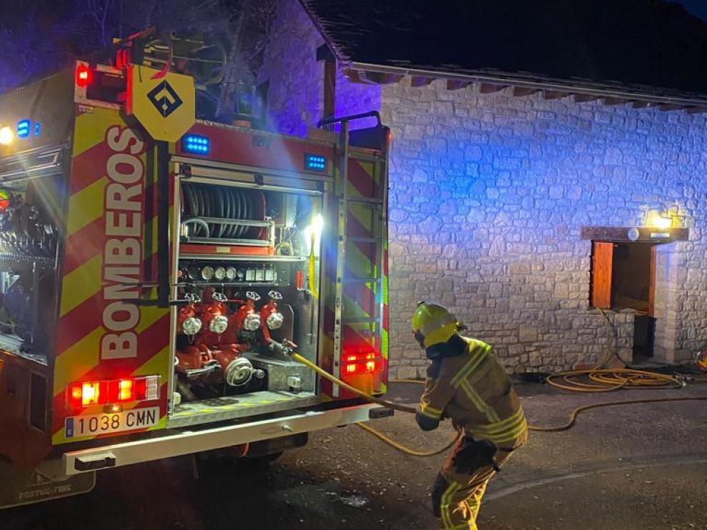El incendio se ha producido en el interior de una vivienda unifamiliar en el término municipal de Santa Cruz de la Serós.