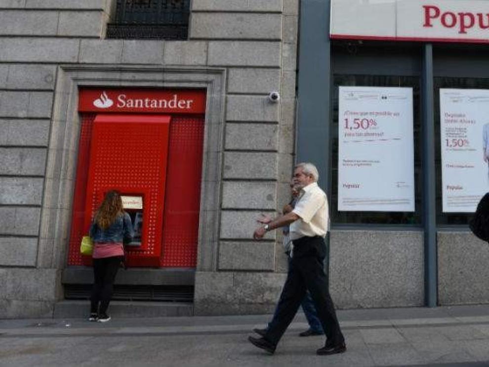 Dos sentencias condenan al Santander a devolver 40.000 euros a dos clientes