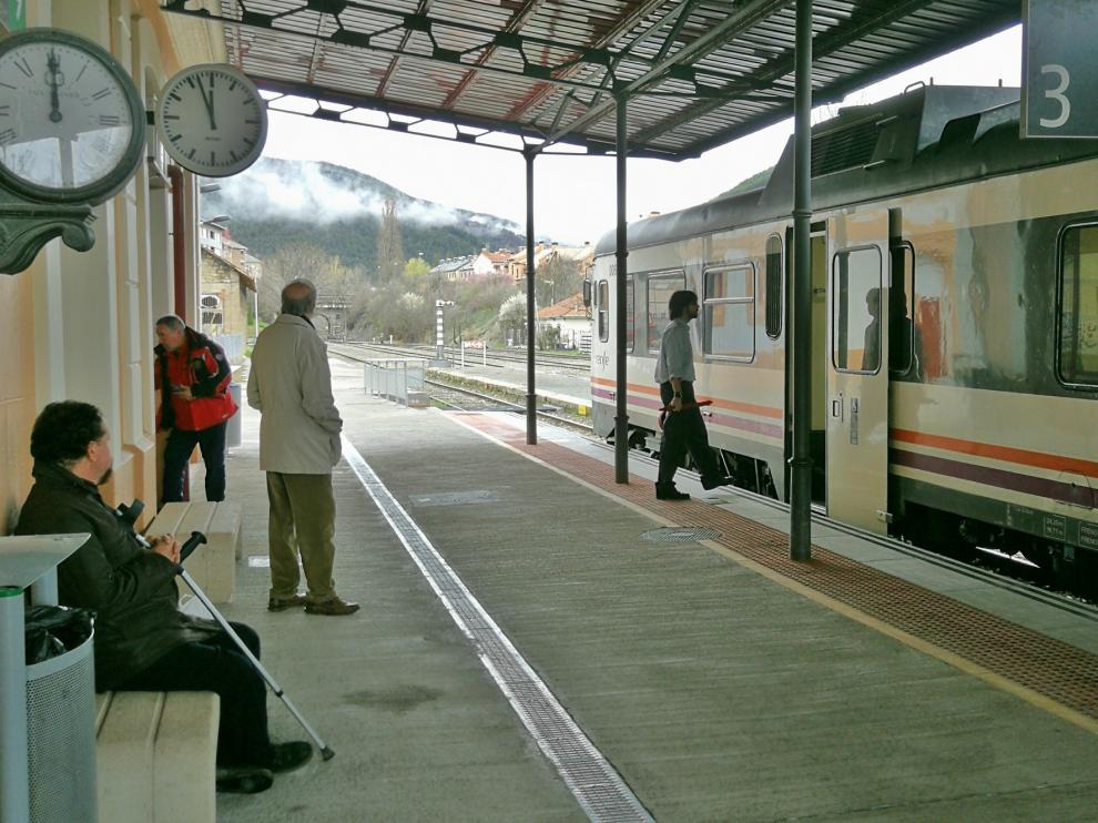Restablecido el tráfico en la línea ferroviaria del Canfranero