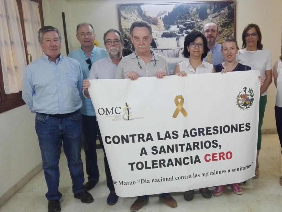 El Colegio de Médicos de Huesca, esperanzado con la vacuna, pero dice que los sanitarios siguen desbordados