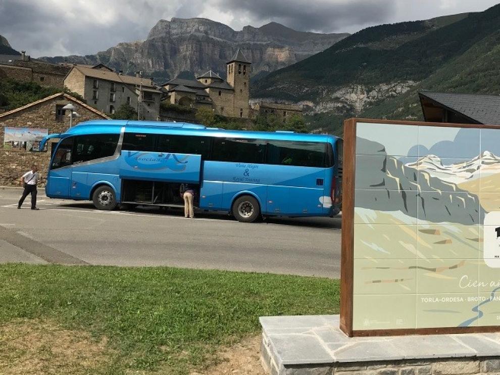 El servicio de autobús a Ordesa desde Torla se inicia con buena acogida