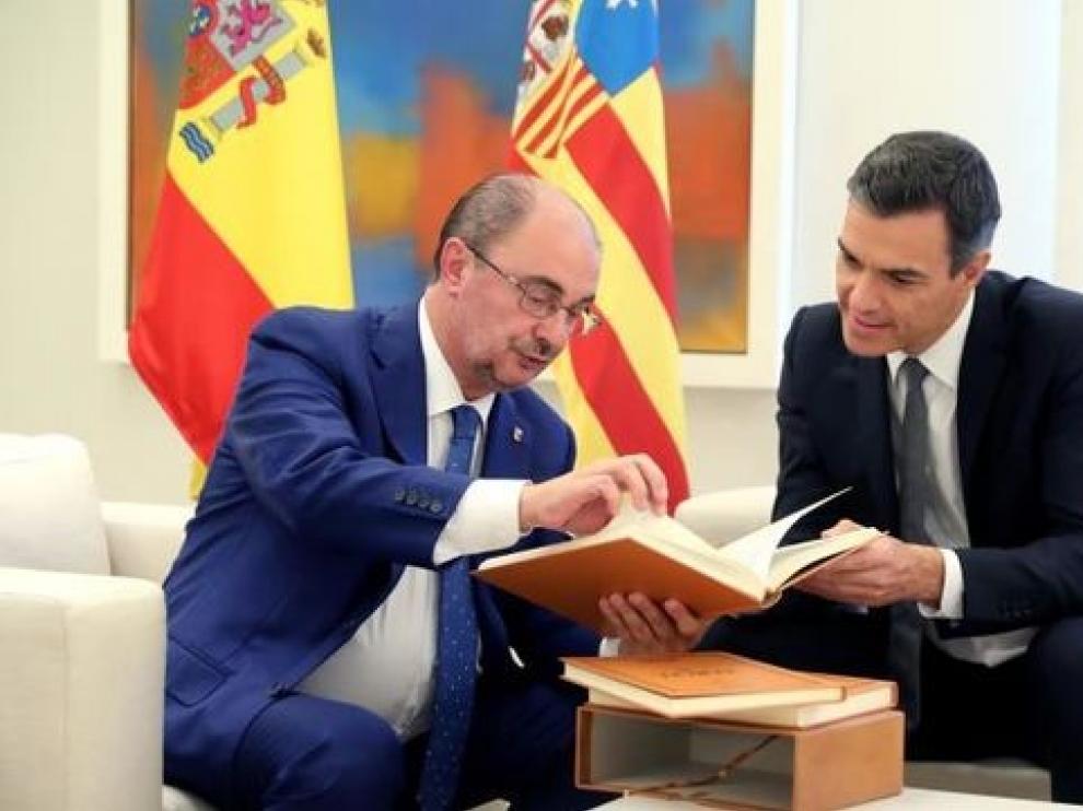 Lambán felicita a Sánchez tras la investidura y le brinda "todo su apoyo"
