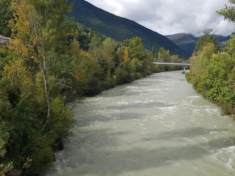 Ligero incremento de los caudales fluviales en Fraga y Ballobar
