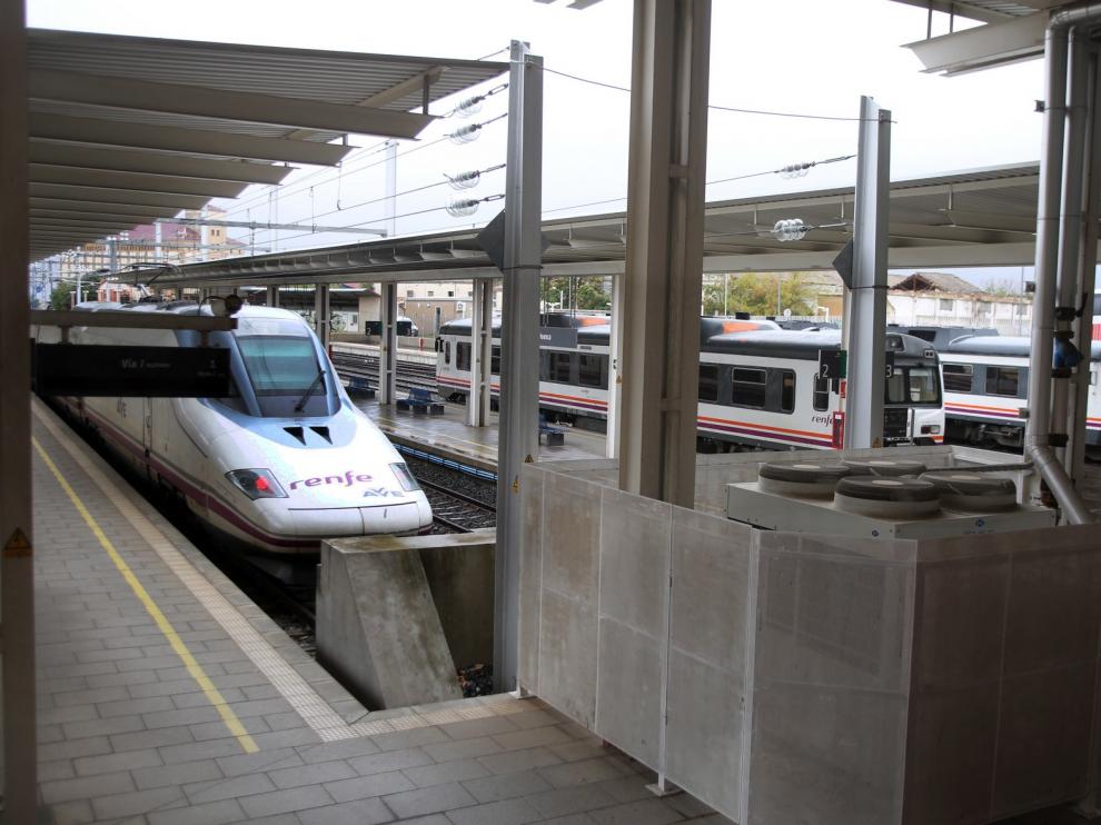 Renfe suprime un centenar de trenes AVE y Larga Distancia el viernes ante los paros