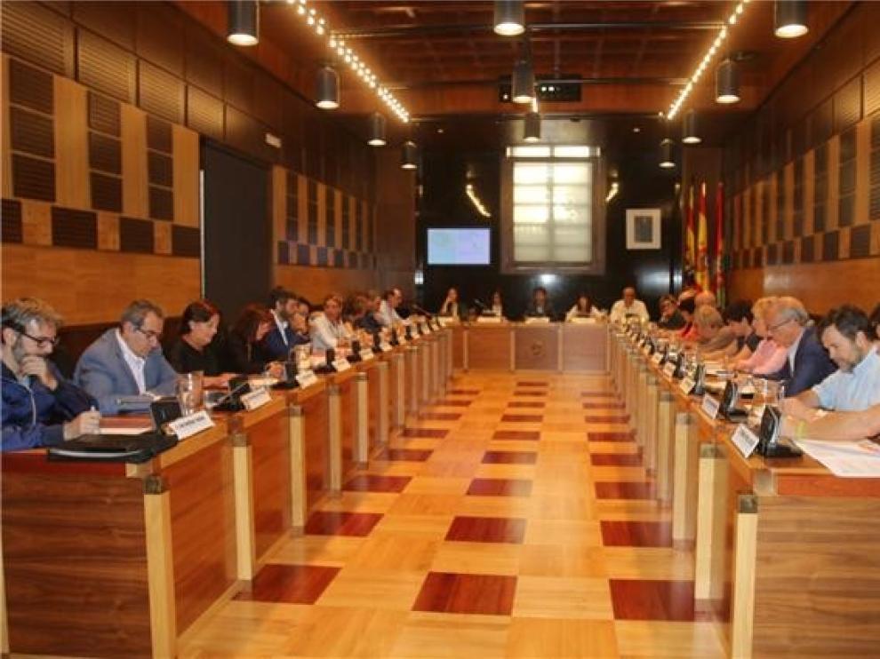 El Ayuntamiento de Huesca presenta su propuesta de consolidación de empleo y UGT le acusa de "no querer negociar nada"