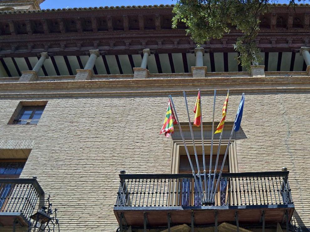 El pleno del Ayuntamiento de Huesca aprueba suprimir el "3x1" para los funcionarios