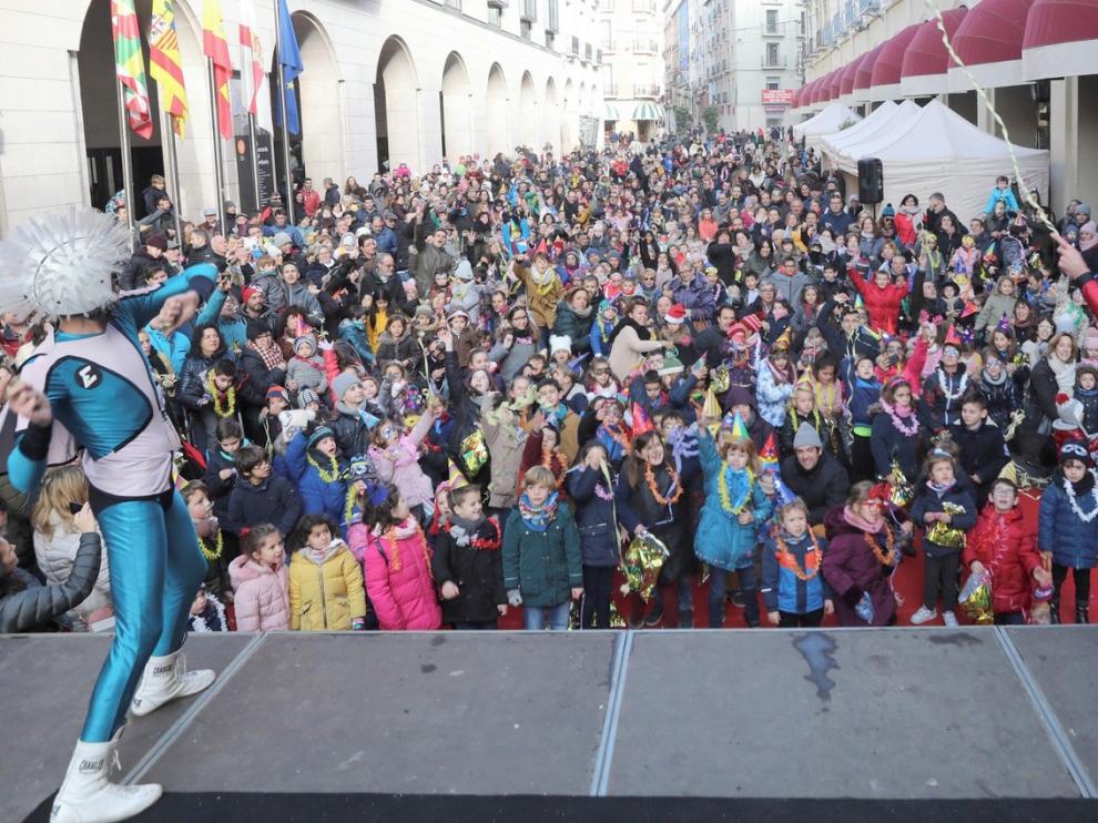 Cientos de niños oscenses adelantan las campanadas por la inclusión