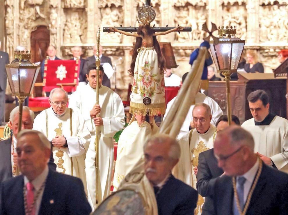 Día de celebración para la Cofradía del Santo Cristo de los Milagros de Huesca