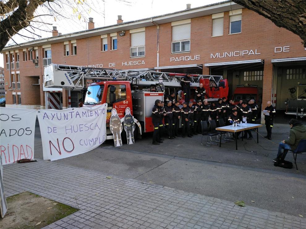 Los bomberos de Huesca dejan de hacer horas extra para poder cubrir más emergencias
