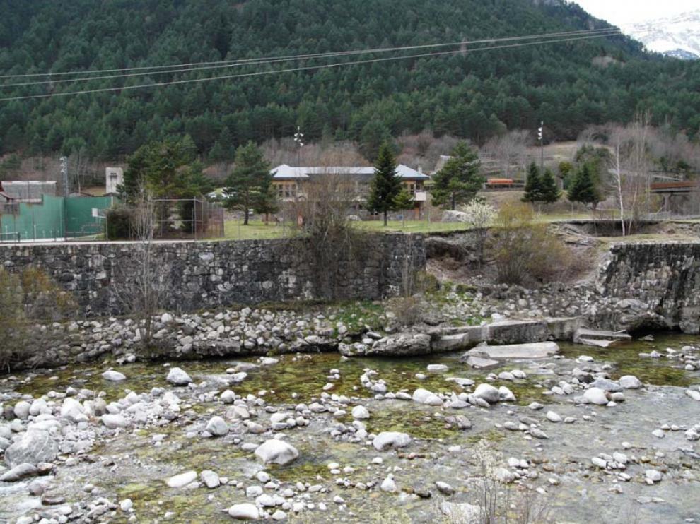 Bielsa reconstruirá el muro de defensa que derribó una gran riada hace casi 40 años
