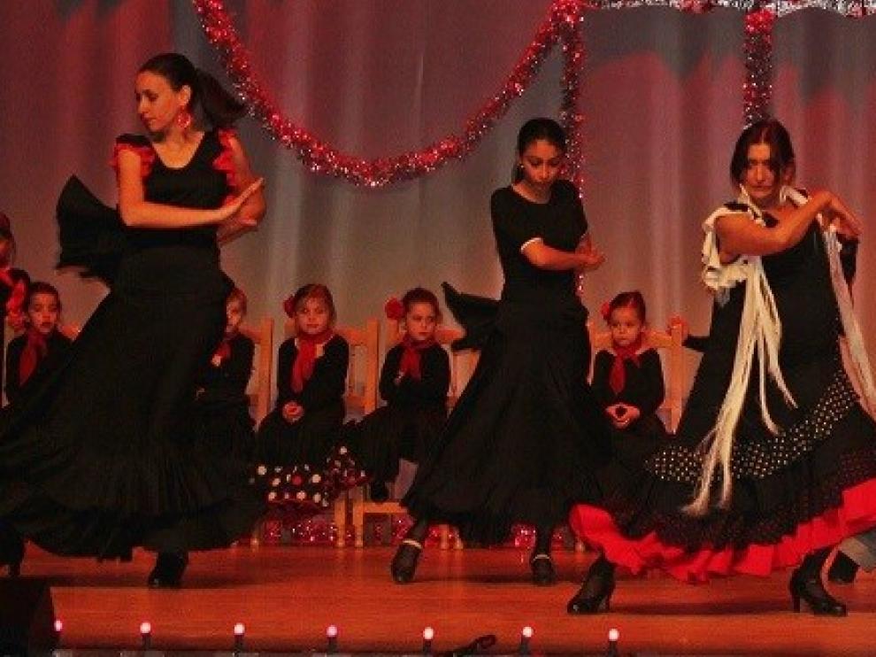 El festival Navidanza de Barbastro recauda 500 euros para Down Huesca