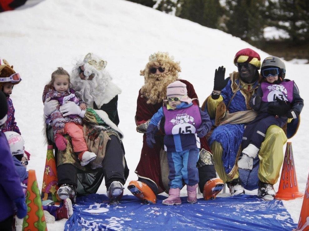 Sus Majestades de Oriente disfrutan de la nieve en una jornada mágica en Cerler y Formigal-Panticosa