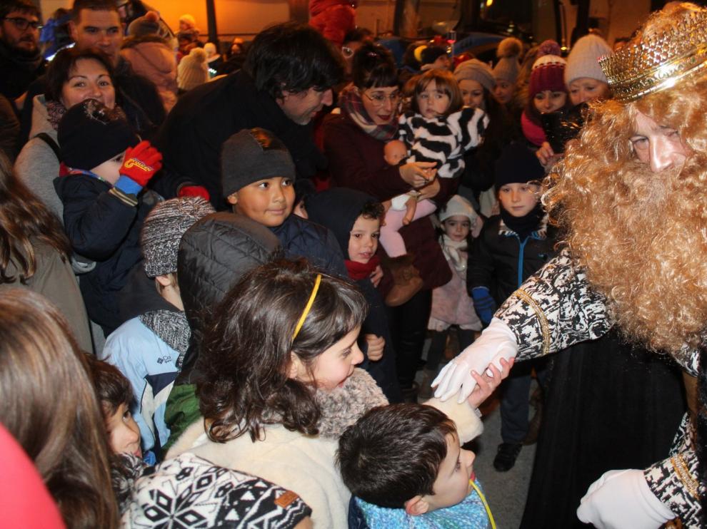 Fieles a la tradición, los Magos llegaron a Monzón en tren