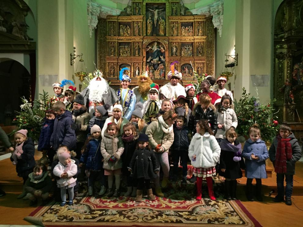 Los Reyes dan un mensaje de esperanza y futuro en Almudévar