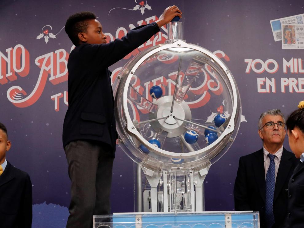 El número 37.142, primer premio del sorteo de la lotería del Niño
