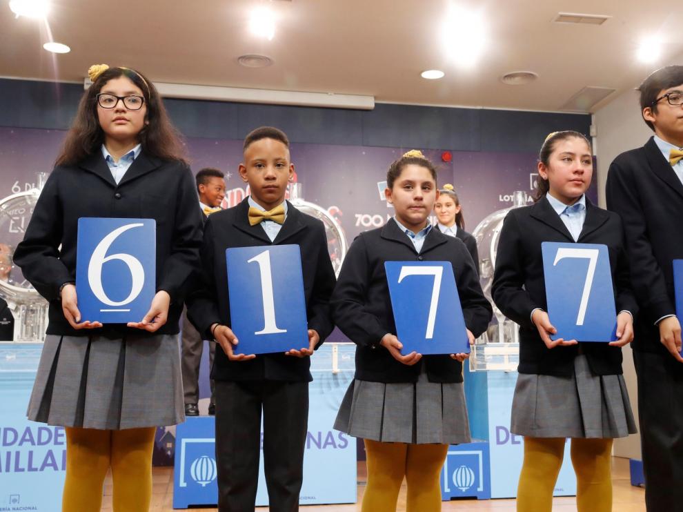 El segundo premio del Niño, el 61.776, el más repartido