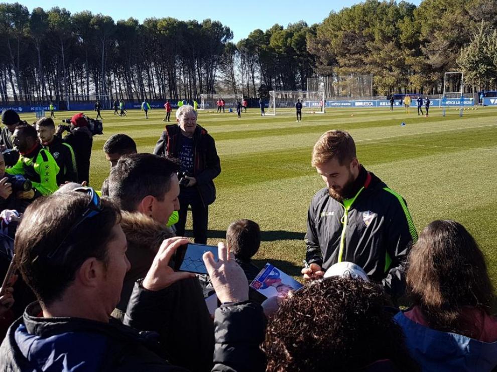 El Huesca se da un baño de masas en la jornada de puertas abiertas