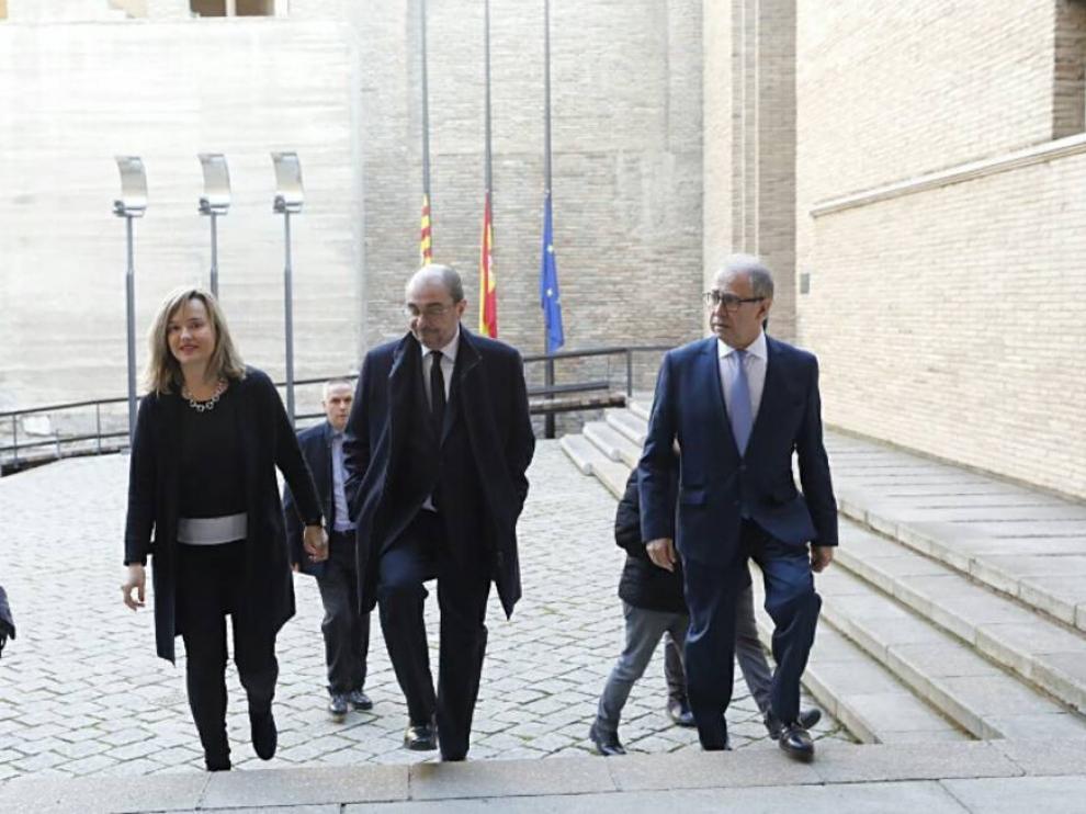 Aragón despide con respeto a Antonio Torres en la capilla ardiente instalada en las Cortes