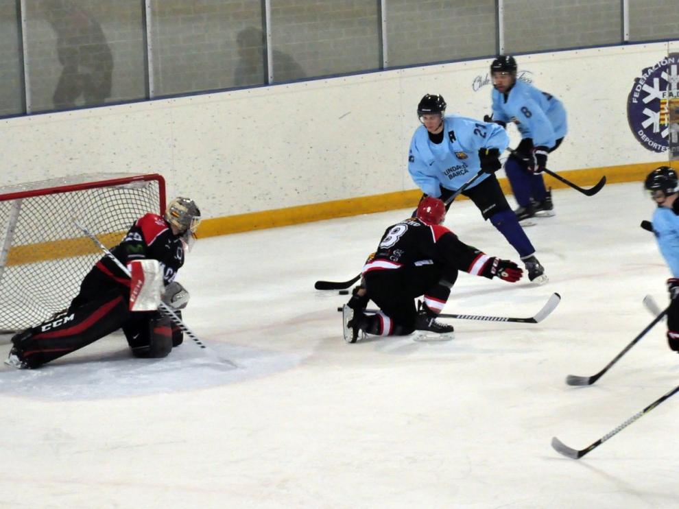 El gol de oro sonríe esta vez al Club Hielo Jaca ante el Barça Hoquei Gel