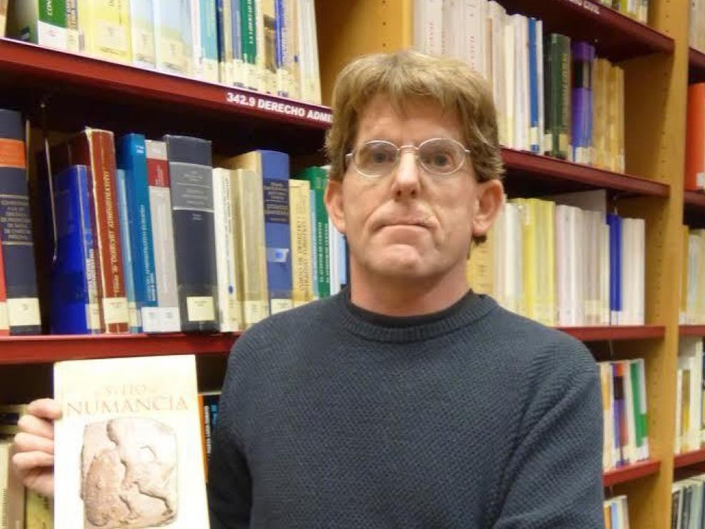 Alfonso Carrasquer: "Quise conseguir un libro interesante sobre una época convulsa"