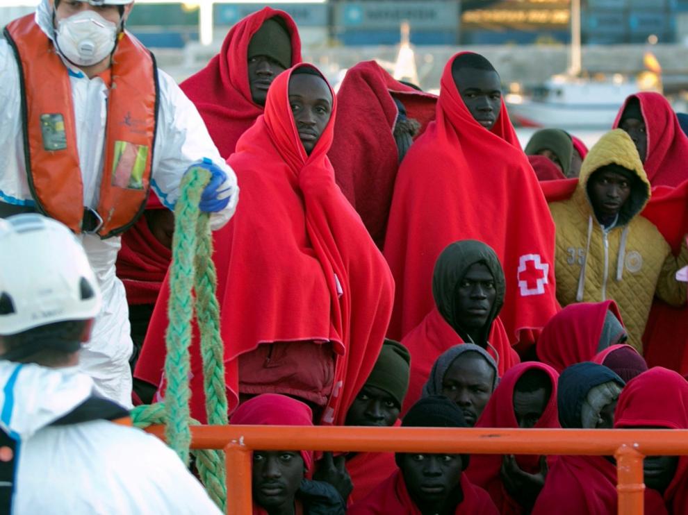 Vox pide expulsar a 52.000 inmigrantes irregulares