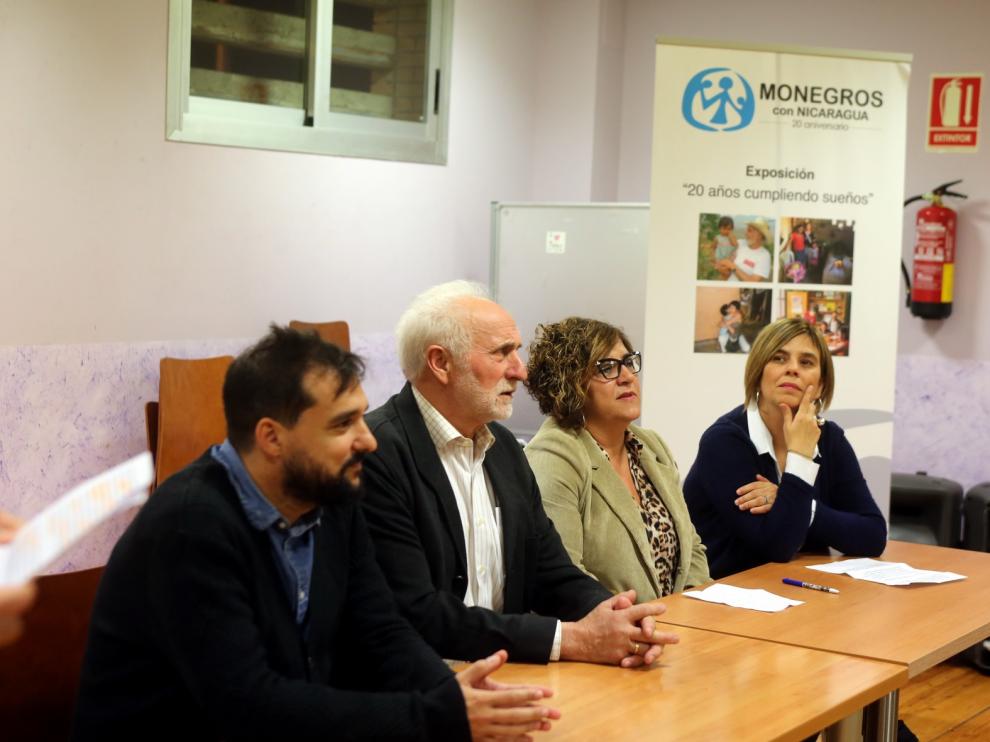 Una exposición revela a los oscenses que "con muy poco se puede hacer mucho"